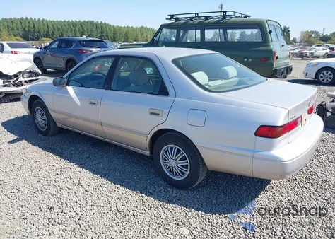 1997 Toyota Camry Ce z USA, uszkodzony, nr VIN 4T1BG22K6VU051013